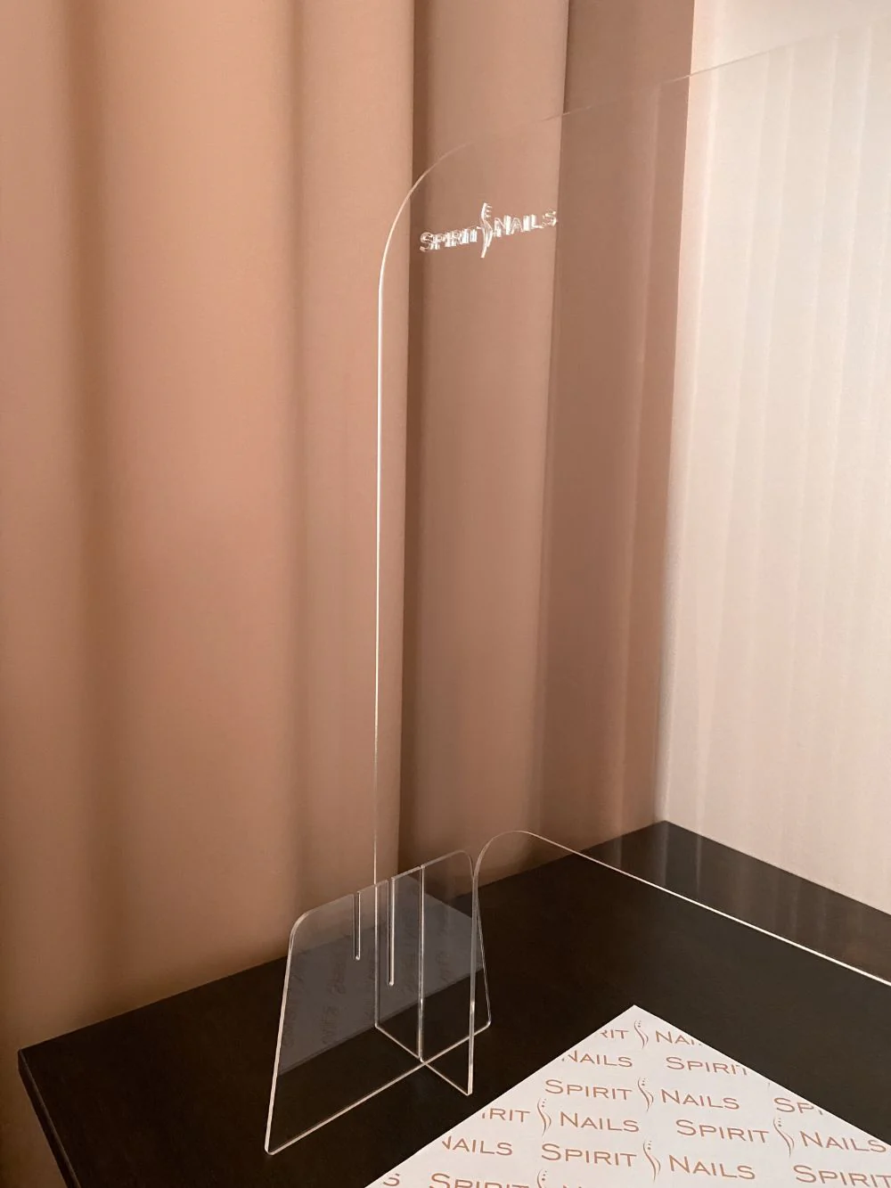 Műkörmös plexi védőfal asztalra - Image 3